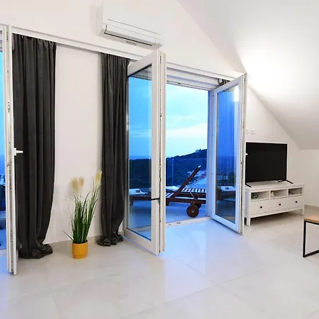 Apartment Sun N Sky Oasis Ii. *